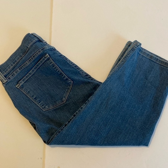 NYDJ crop jeans size 6 - embellished see photos lift tuck - Picture 1 of 12